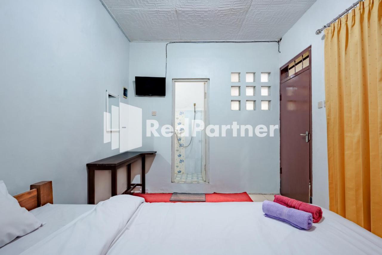 Nafisa Homestay Syariah Near Jatim Park 3 Batu Mitra Reddoorz Маланг Екстер'єр фото