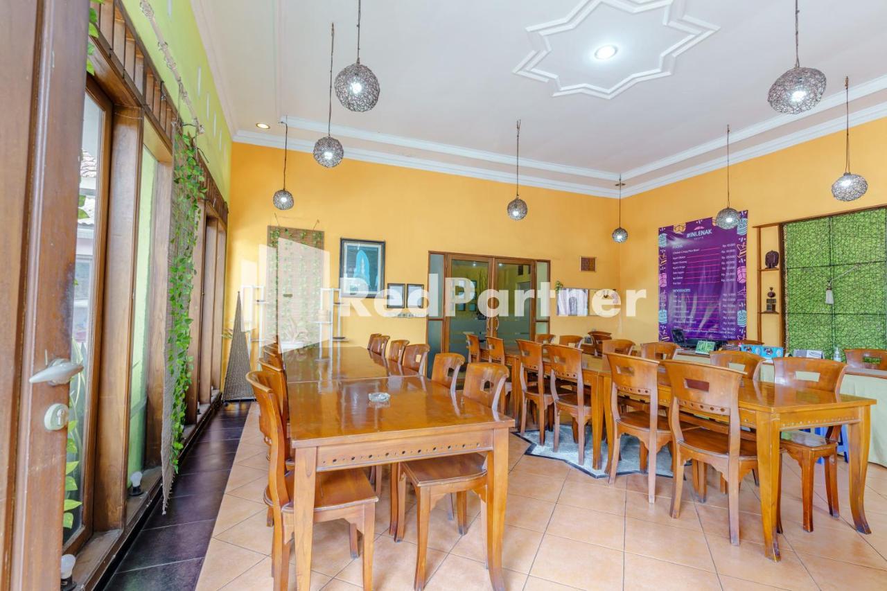 Nafisa Homestay Syariah Near Jatim Park 3 Batu Mitra Reddoorz Маланг Екстер'єр фото