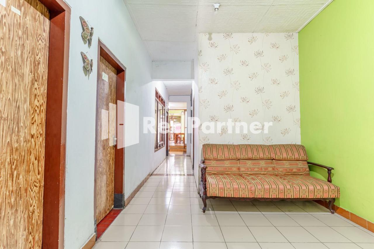 Nafisa Homestay Syariah Near Jatim Park 3 Batu Mitra Reddoorz Маланг Екстер'єр фото